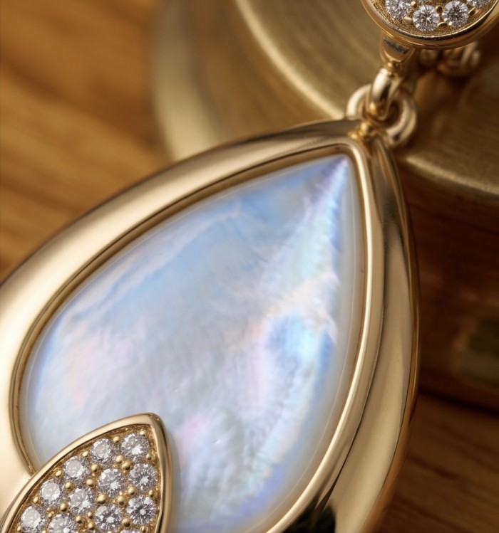 Top quality Sublime Blister Pearl 22K Gold over .925 Sterling Silver handcrafted Earrings - Close-up of Sublime Blister Pearl pendant with gold and diamond accents.