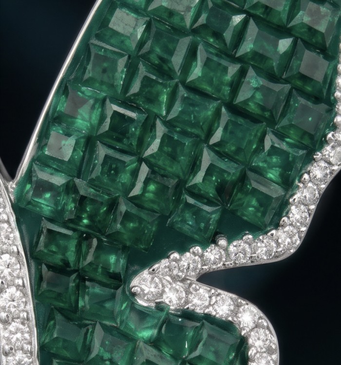 Butterfly - mystery setting- 19.2 carat Colombian Emerald .925 Sterling Silver handcrafted Brooch - Close-up of Colombian emerald butterfly jewelry with diamonds
