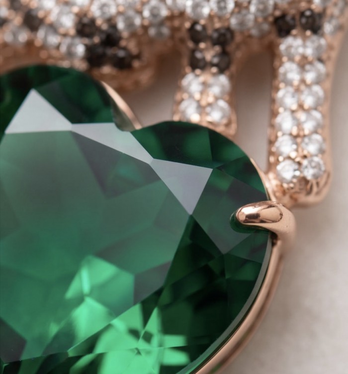 Precious Cheetah authentic 38.5 carat EMERALD .925 Sterling Silver dipped in 14K Rose Gold Handcrafted pendant brooch - Emerald stone close-up with diamond accents and cheetah design.