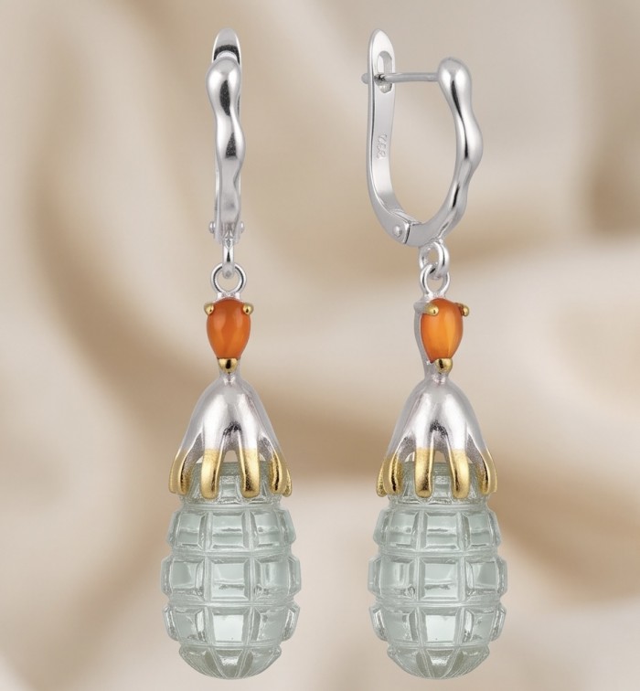 Corn on the cob - 20.2 carat carved Green Amethyst 2 tones .925 Sterling Silver dipped in Rhodium Handcrafted Statement earrings - Close-up of corn-inspired amethyst and silver earrings with clasp detail.