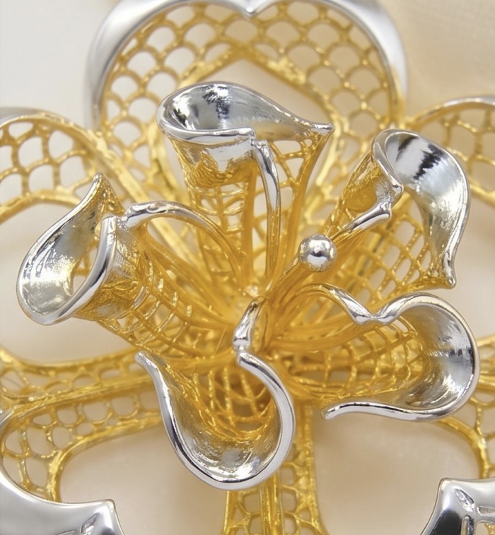 Dubai Style - Golden Rose .925 Sterling Silver dipped in 22K Gold handmade Pendant - Close-up of Dubai Style Golden Rose 22k Sterling Silver pendant detail