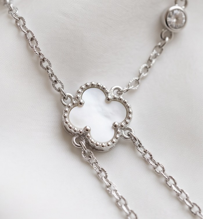 Outstanding Rainbow Blister Paerl Lucky Four Leaf Clover .925 Sterling Silver necklace - Close-up of four-leaf clover pendant with chain detail.