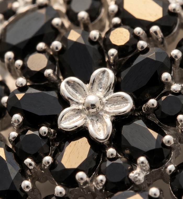 Genuine 5.5 carat Sapphire .925 Sterling Silver dipped in rhodium handmade Pendant - Close-up of .925 silver ring with 5.5 carat sapphire stones and flower detail