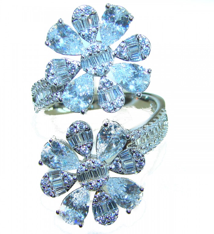 Shining Star 12.8 carat White Topaz .925 Sterling Silver brilliantly handcrafted ring s. 7 - Flower-shaped ring with white topaz, top view, sterling silver band.