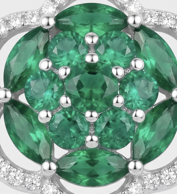 Authentic 5.5 CARAT Chrome Diopside .925 Sterling Silver Pendant - Stone close-up of 5.5 carat chrome diopside in sterling silver setting.