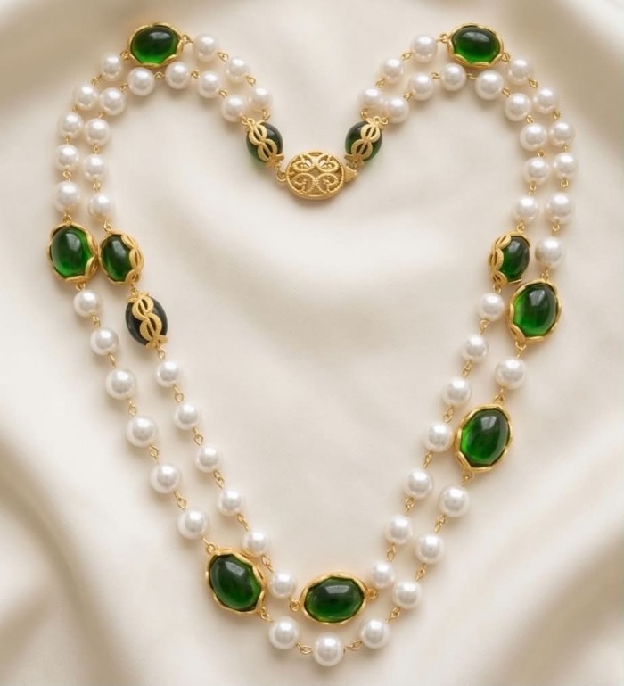 Back to Nature Huge Aventurine Fluorite Jade . 925 Sterling Silver handmade necklace - Necklace with green stones and pearls styled in heart shape on fabric.