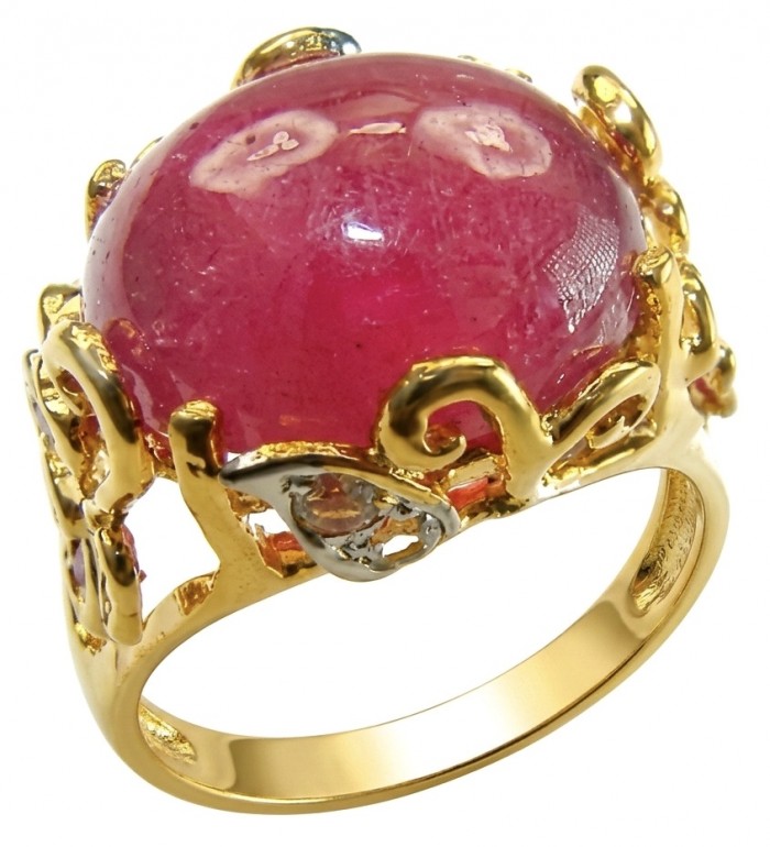 Giovanna 16.6 carat Kashmir Ruby .925 Sterling Silver dipped in 22K Gold handmade Statement Ring size 7 - Close-up of Giovanna 16.6 carat Kashmir Ruby ring with ornate setting