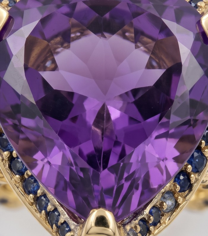 Giuseppina - Authentic 25.5 carat Amethyst Sapphire 22k Gold over .925 Sterling Silver handcrafted Statement Ring size 6 - Stone close-up of heart-shaped amethyst with sapphire and gold setting