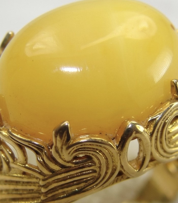 Vintage Style Authentic Golden Butterscotch Baltic Amber 18K Gold over .925 Sterling Silver entirely handcrafted ring; s. 6 - Close-up of vintage style butterscotch Baltic amber stone and setting.