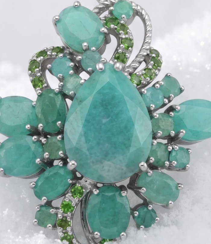 Amazonia - 18.8 carat Colombian Emerald .925 Sterling Silver handmade Statement pendant - Close-up of Amazonia Colombian Emerald in .925 Sterling Silver