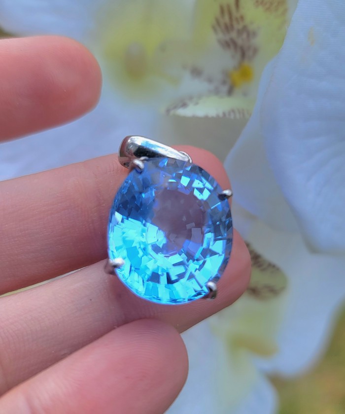 Pacifica fancy oval cut 16.5 carat London Blue Topaz .925 Sterling Silver handmade Pendant - Close-up of oval cut 16.5 carat London Blue Topaz in hand.