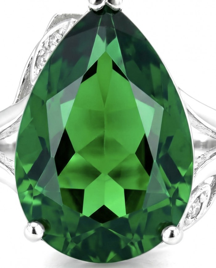 Green Royalty Natural 21.6 carat Chrome Diopside .925 Sterling Silver ring size 5 1/2 - Close-up of green chrome diopside ring with silver setting.