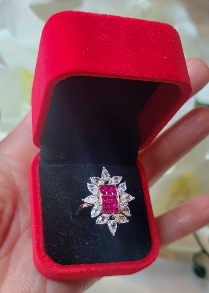 Precious - Art Deco 4.8 carat Ruby .925 Sterling Silver handcrafted Ring s. 7 1/4 - Art Deco ruby ring in red box, front view.
