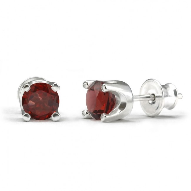 Elegant studs in sterling silver with a garnet