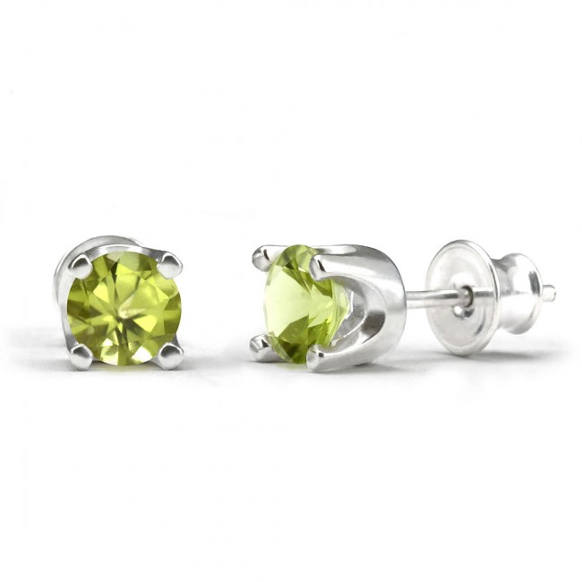 Elegant studs in sterling silver with a peridot