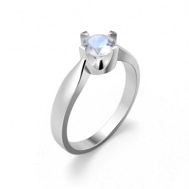 Elegant ring in sterling silver with a moonstone