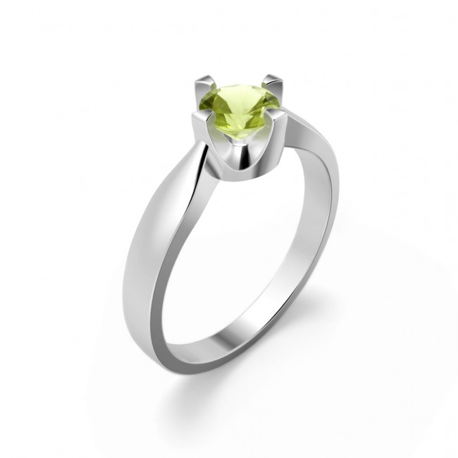 Elegant ring in sterling silver with a peridot