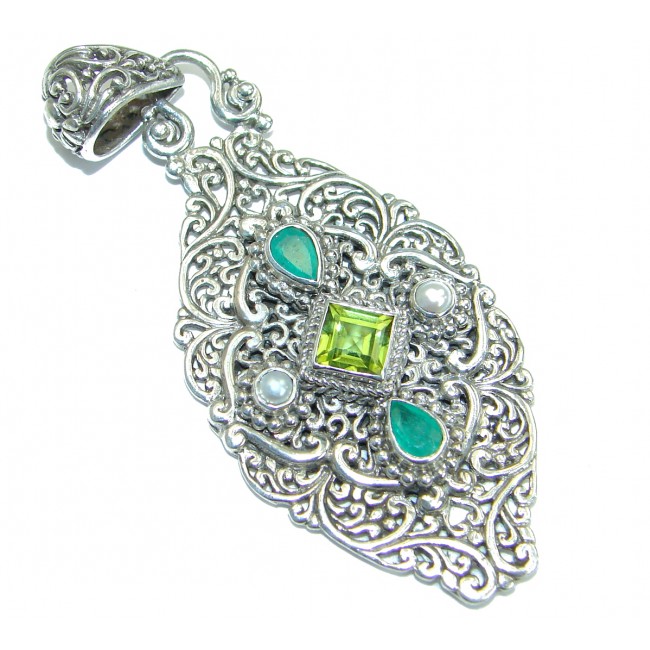 Unique design Emerald Peridot .925 Sterling Silver handcrafted Pendant