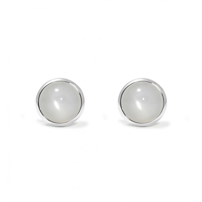 Charming studs earrings in sterling silver with a white moonstone