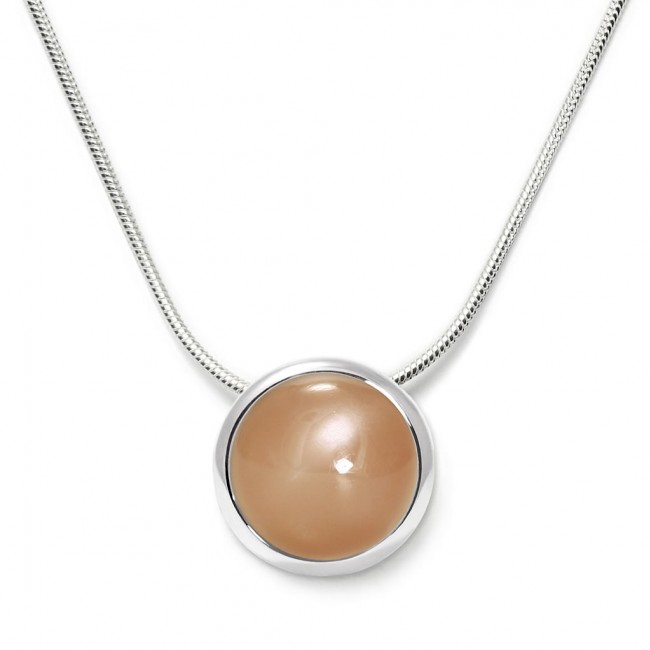 Charming necklace in sterling silver with a peach moonstone