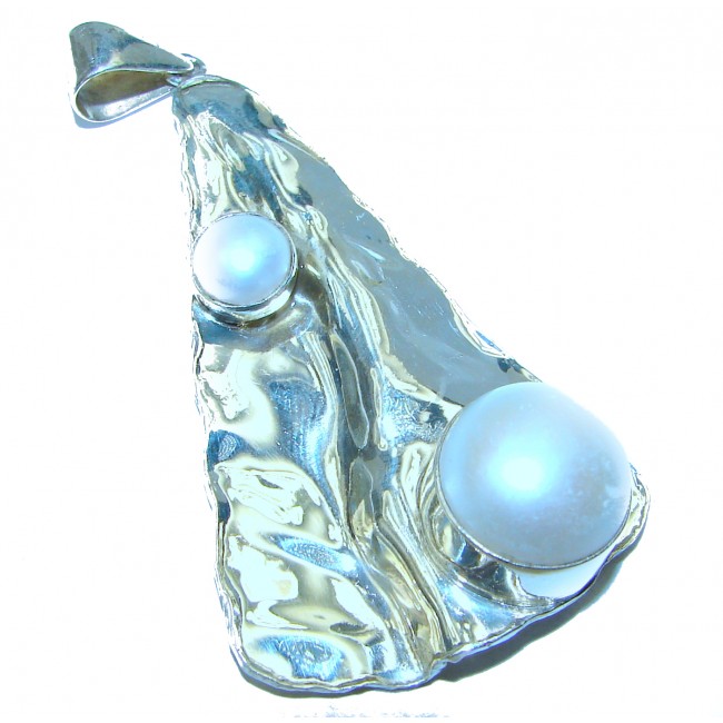 Great Pearl hammered .925 Sterling Silver handcrafted pendant