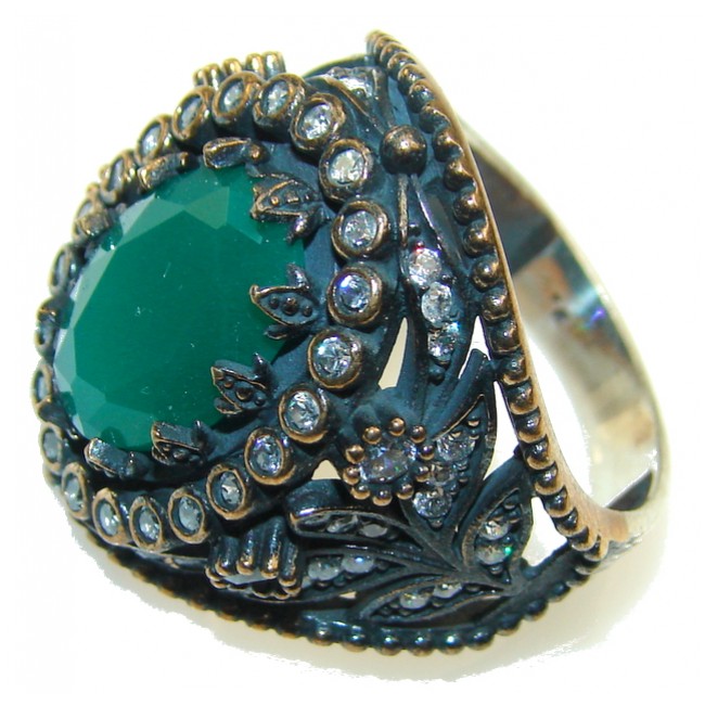 Vintage DEsign!! Green Emerald Sterling Silver ring s. 11
