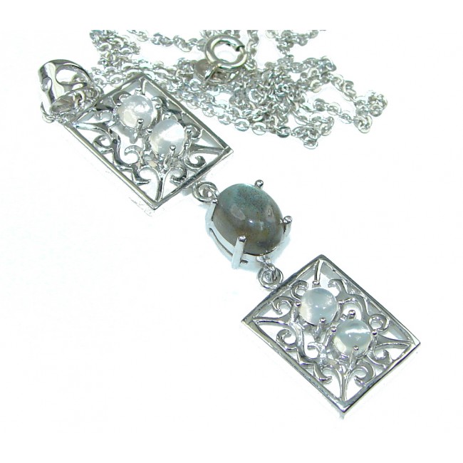Delicate Design! Labradorite Sterling Silver necklace