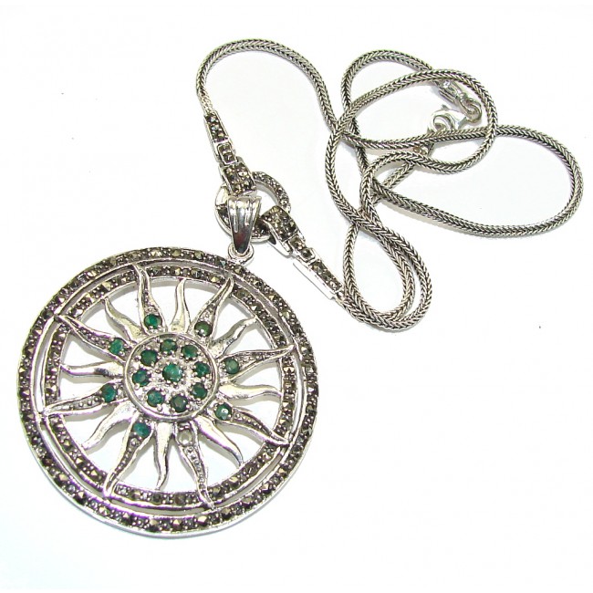 Natural Beauty! Marcasite & Emerald Sterling Silver necklace