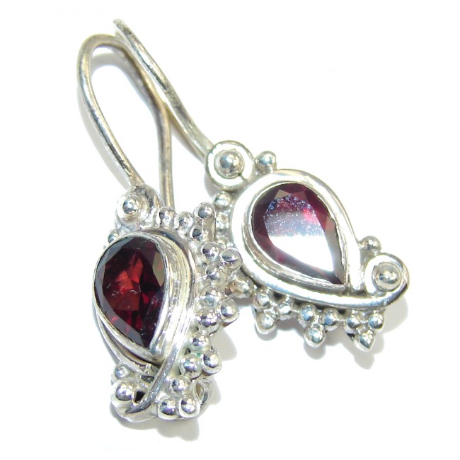 Excellent handcrafted Garnet Sterling Silver Earrings