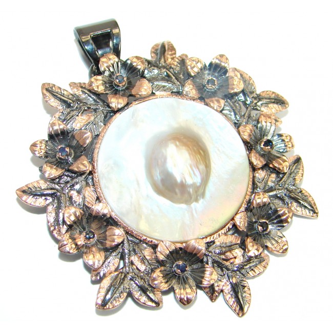 Vintage Design White Mother of Pearl Gold Rhodium over .925 Sterling Silver pendant