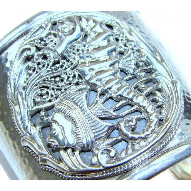 Huge SEAHORSE Luxury 78.9 grams .925 Sterling Silver handcrafted Bracelet / Cuff