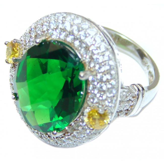 Authentic volcanic 26ct Green Helenite .925 Sterling Silver ring s. 5