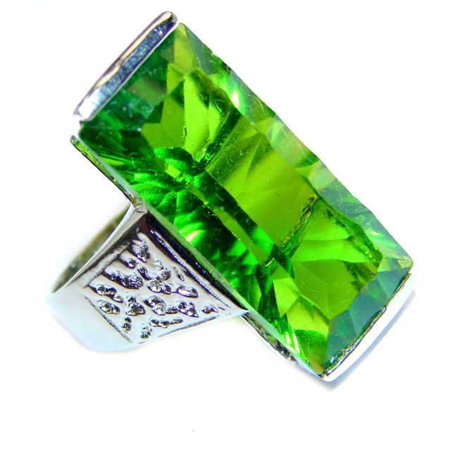 Authentic volcanic Green Helenite .925 Sterling Silver ring s. 7